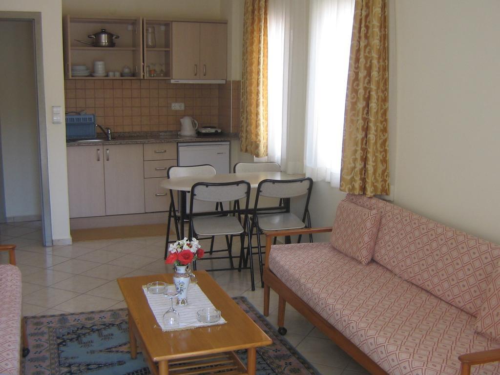 מרמריס Arya Otel מראה חיצוני תמונה